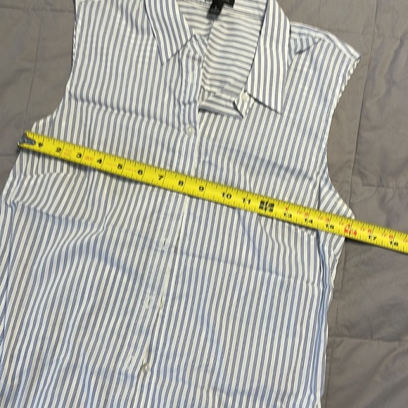 Ann Taylor Blue Striped Sleeveless Button Up Blouse Size 4 - Picture 3 of 7